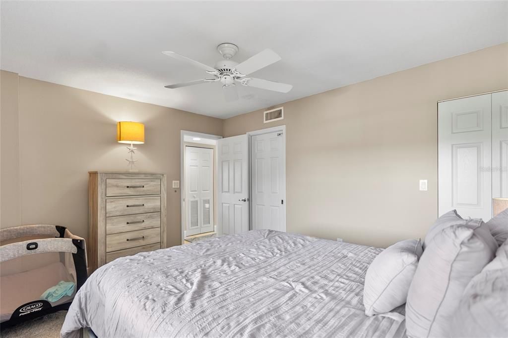 For Sale: $374,900 (2 beds, 2 baths, 1272 Square Feet)