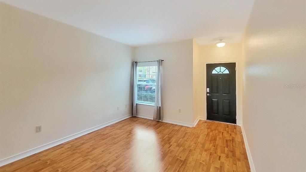 For Rent: $2,299 (3 beds, 2 baths, 1282 Square Feet)