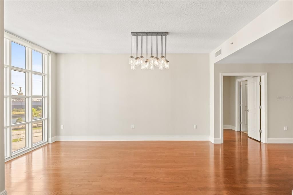 For Rent: $3,900 (2 beds, 2 baths, 1907 Square Feet)