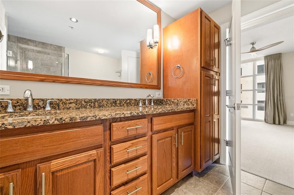 For Rent: $3,900 (2 beds, 2 baths, 1907 Square Feet)