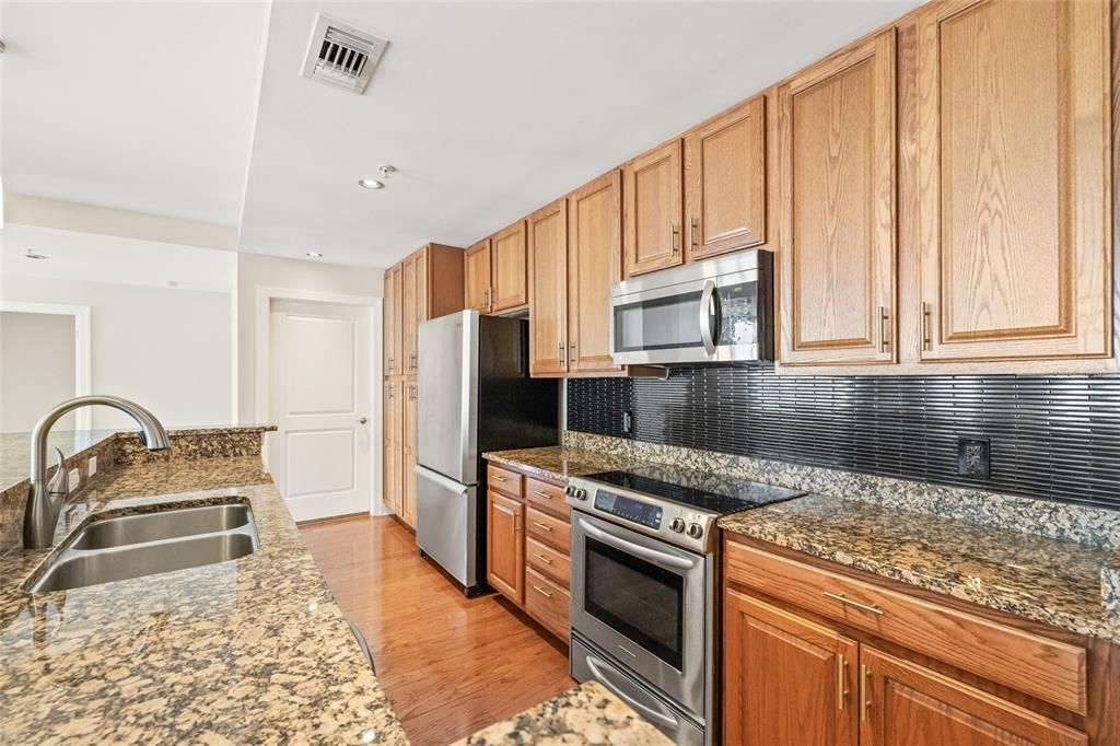 For Rent: $3,900 (2 beds, 2 baths, 1907 Square Feet)