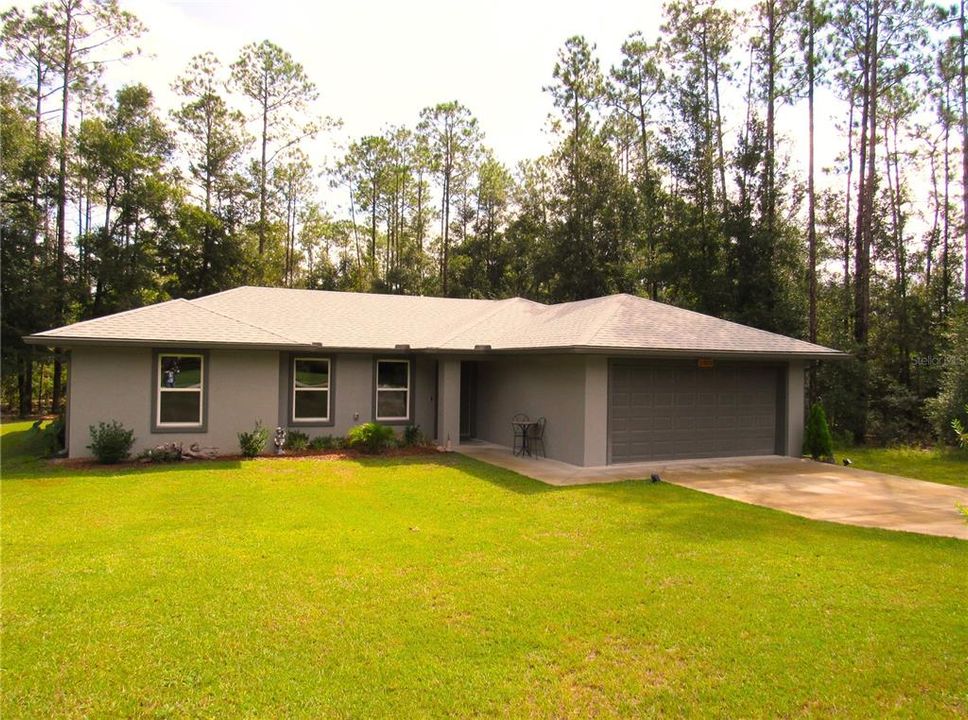 Newly Built (YR/2022) Beautiful Home Nestled Beautifully on 1.05 Acres in "The Woodlands" of Rainbow Springs!Enjoy The Country Style of Living But With All of The Conveniences Right At Your Fingertips!