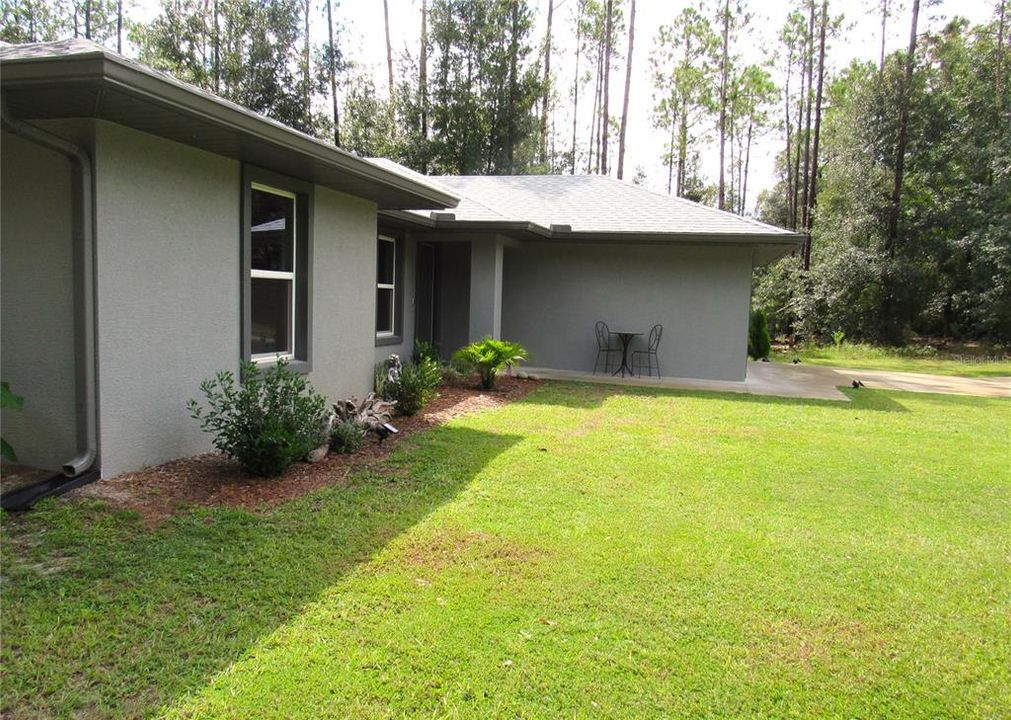 Beautifully Located on a Quite Loop in The Woodlands of Rainbow Springs.