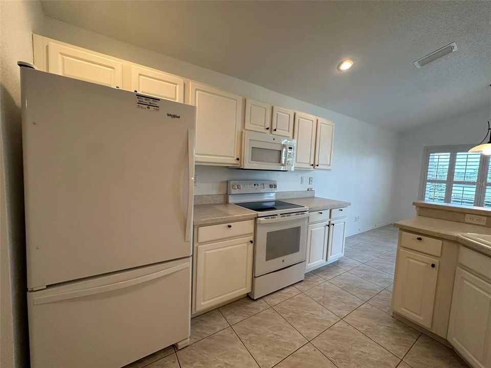 For Rent: $2,800 (3 beds, 2 baths, 1563 Square Feet)