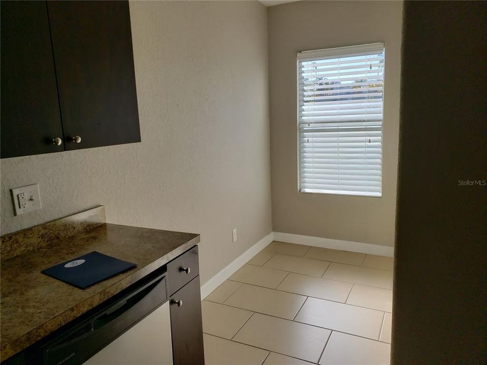 For Rent: $1,400 (1 beds, 1 baths, 748 Square Feet)