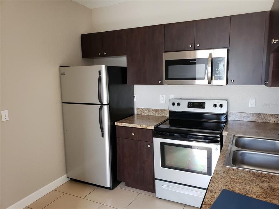 For Rent: $1,400 (1 beds, 1 baths, 748 Square Feet)