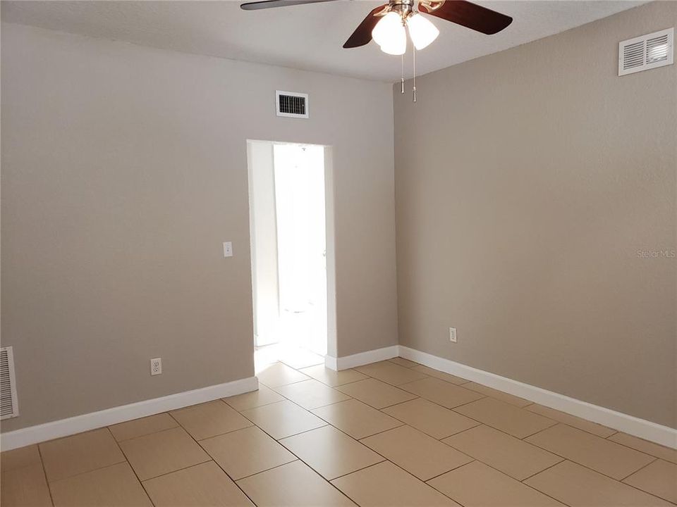 For Rent: $1,400 (1 beds, 1 baths, 748 Square Feet)