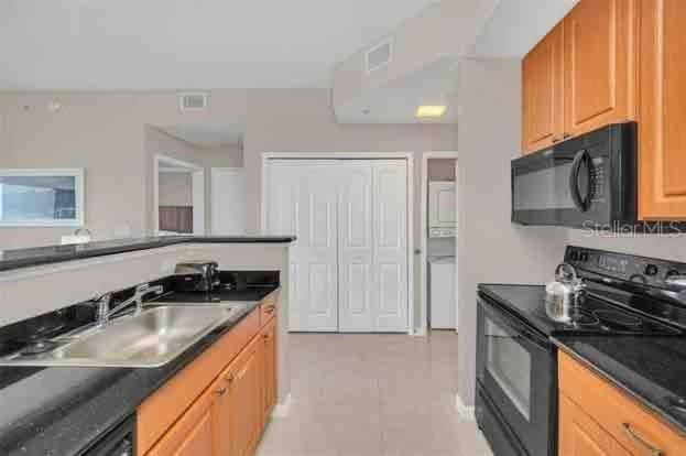 For Sale: $199,990 (1 beds, 1 baths, 671 Square Feet)