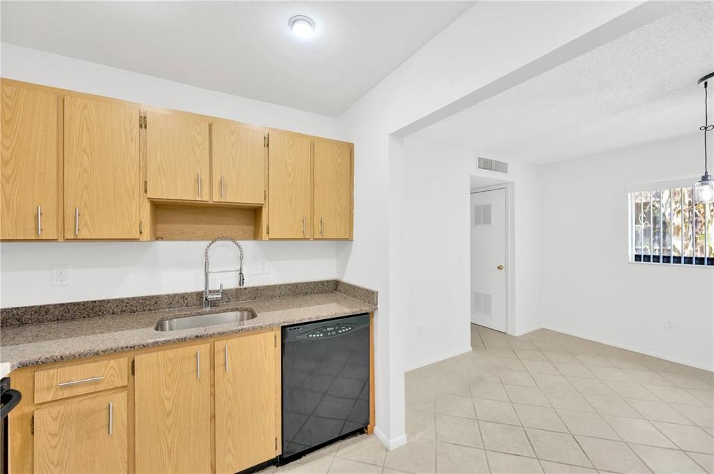 For Rent: $1,345 (1 beds, 1 baths, 800 Square Feet)