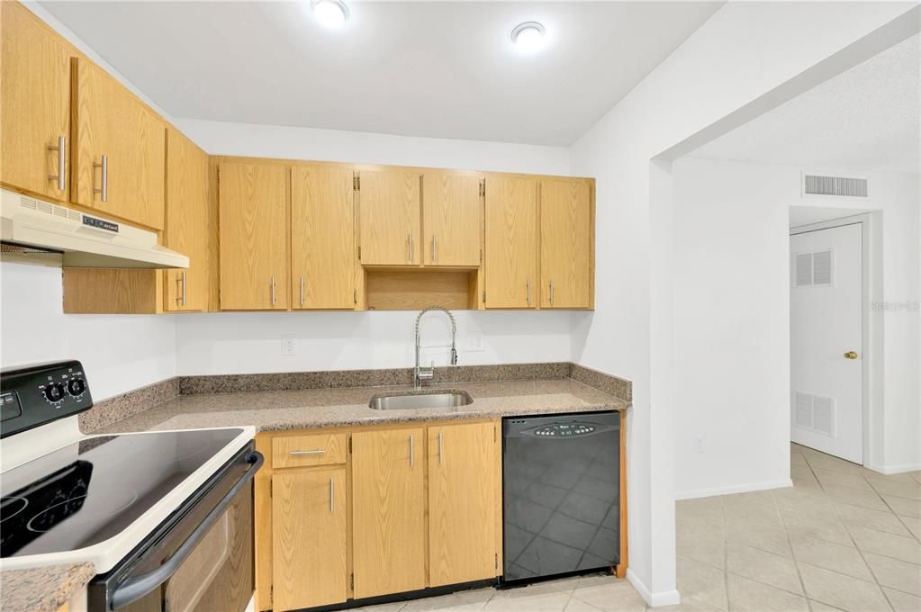 For Rent: $1,345 (1 beds, 1 baths, 800 Square Feet)