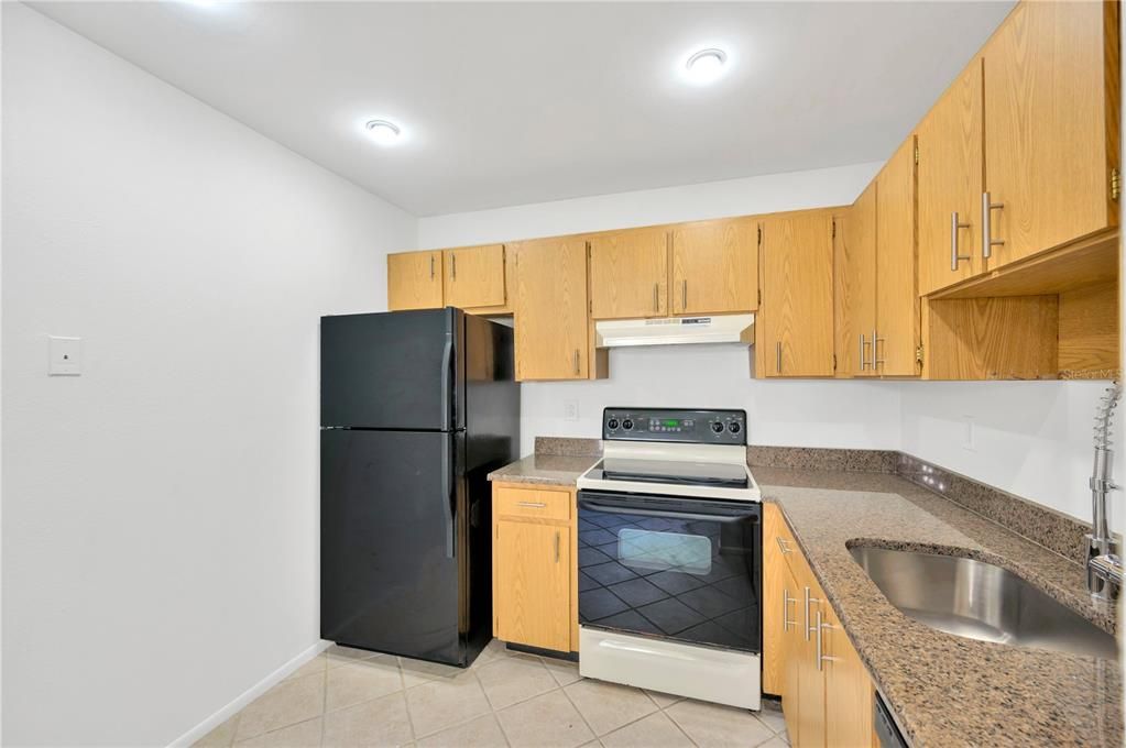 For Rent: $1,345 (1 beds, 1 baths, 800 Square Feet)