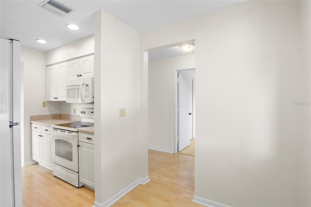 For Sale: $298,000 (2 beds, 2 baths, 1108 Square Feet)