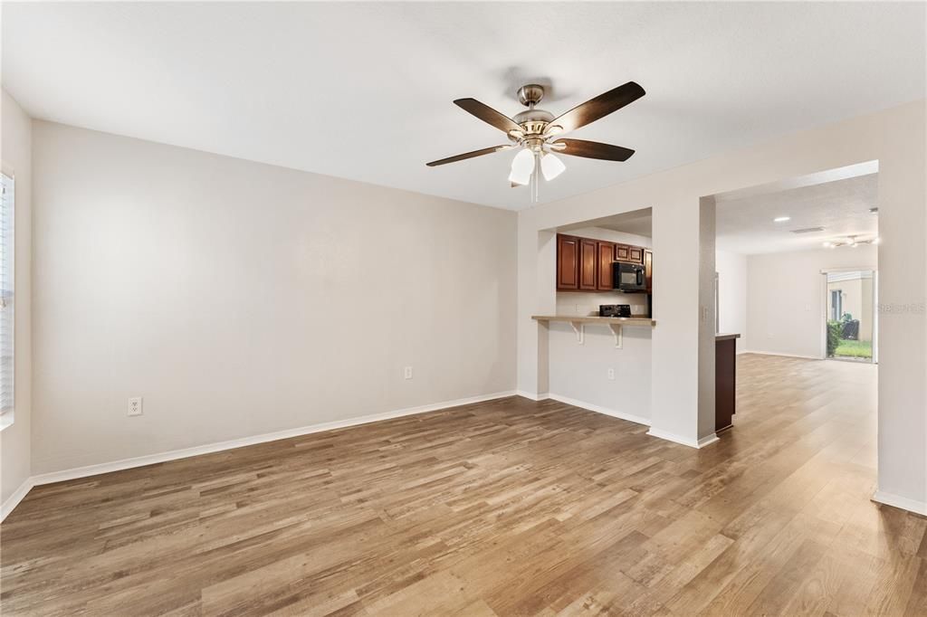 For Sale: $278,500 (2 beds, 2 baths, 1304 Square Feet)