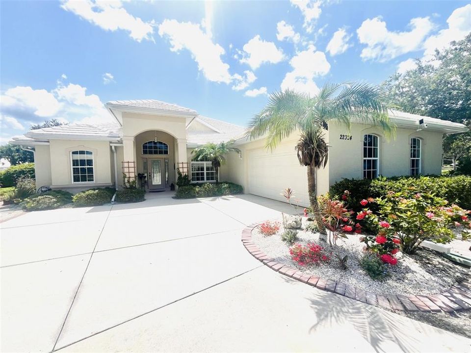 For Sale: $715,000 (3 beds, 2 baths, 2628 Square Feet)