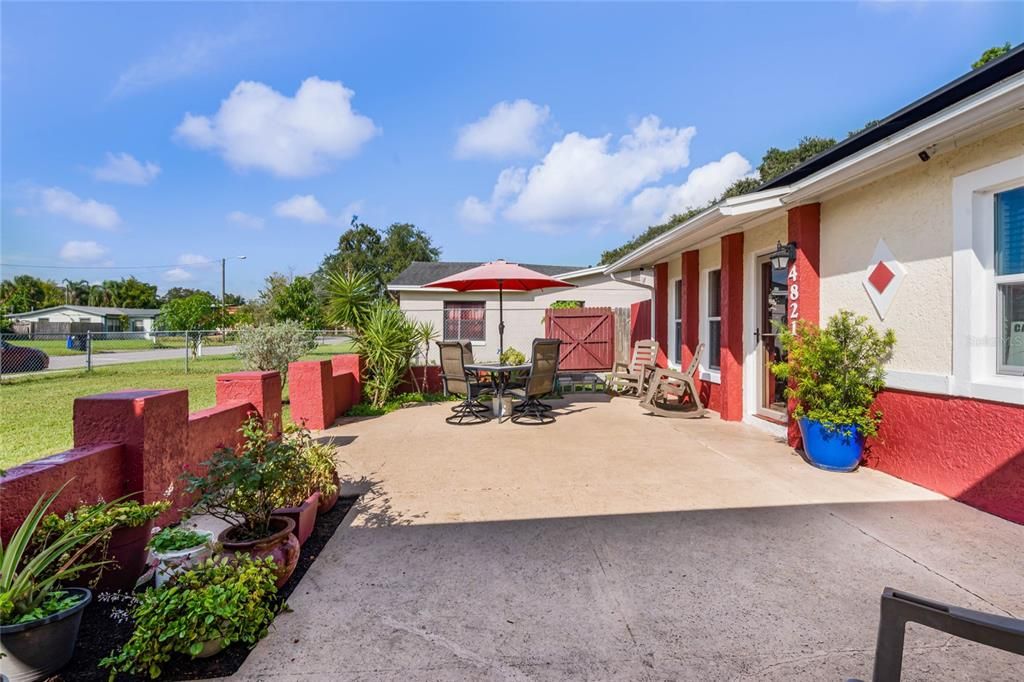 For Sale: $349,000 (3 beds, 2 baths, 1000 Square Feet)