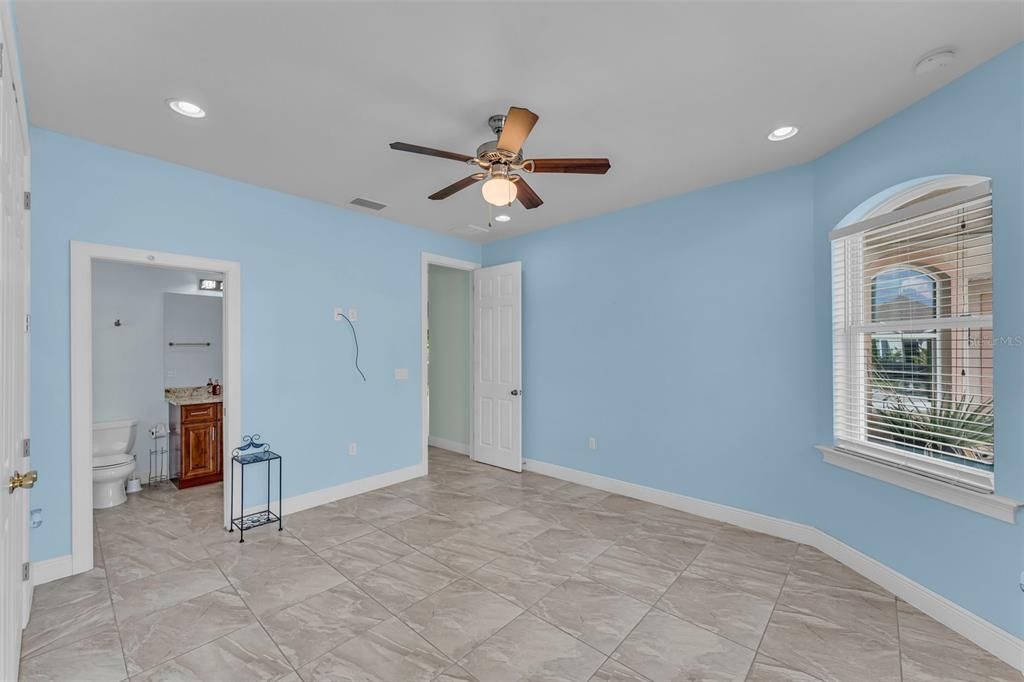 Bedroom 2 - Bathroom