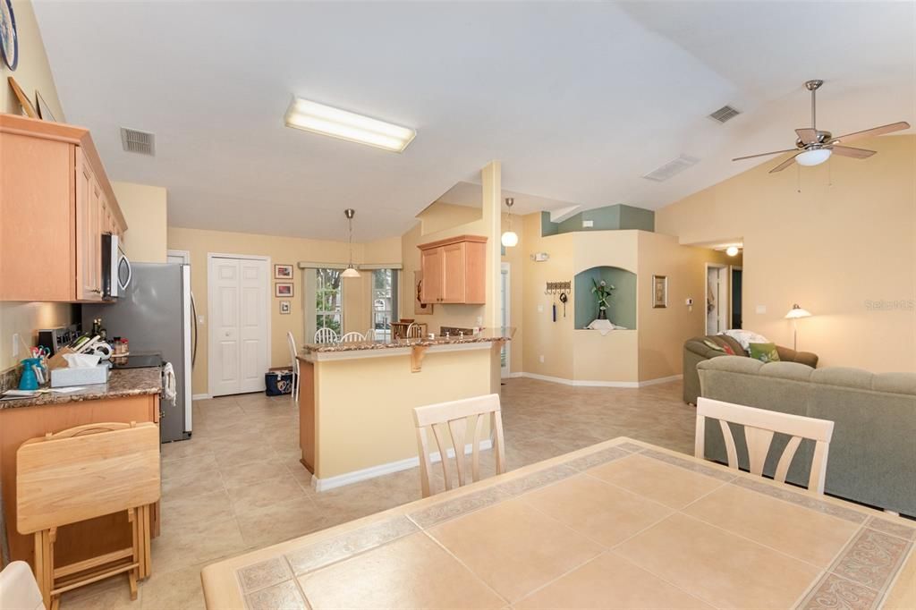 For Sale: $389,900 (4 beds, 2 baths, 1632 Square Feet)