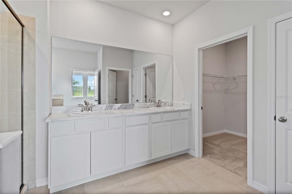 Garden Tub, Stand up Shower, Dual Sinks, Granite Counter Tops, Huge Walk-in Closet and Private Water Closet