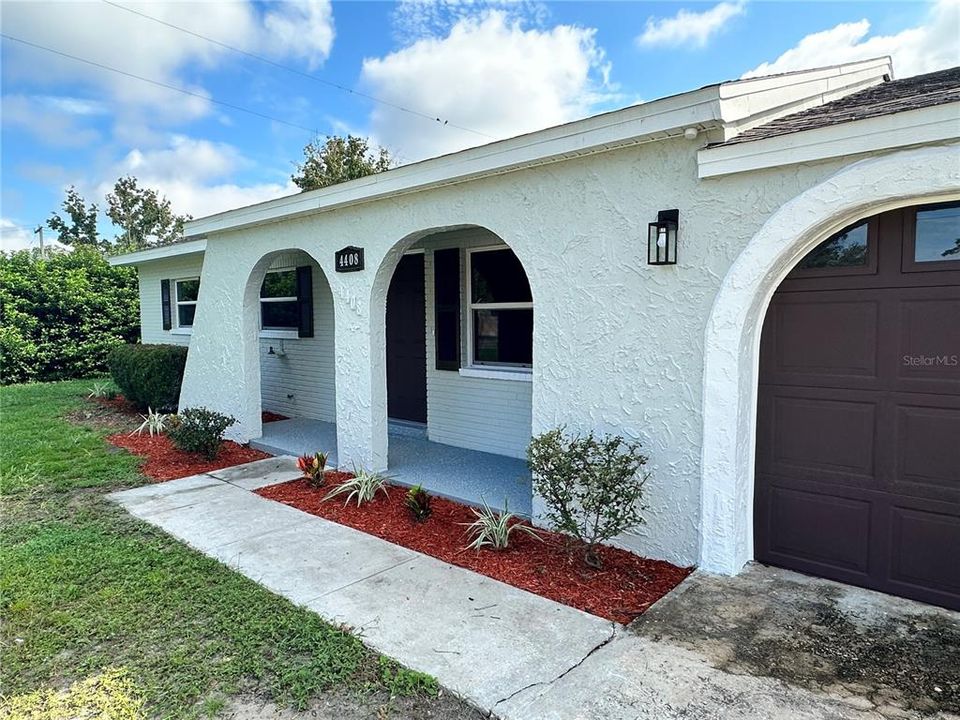 For Sale: $329,900 (3 beds, 2 baths, 1635 Square Feet)