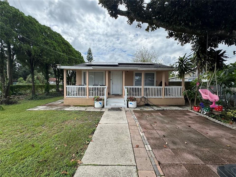 For Sale: $235,000 (4 beds, 1 baths, 1096 Square Feet)