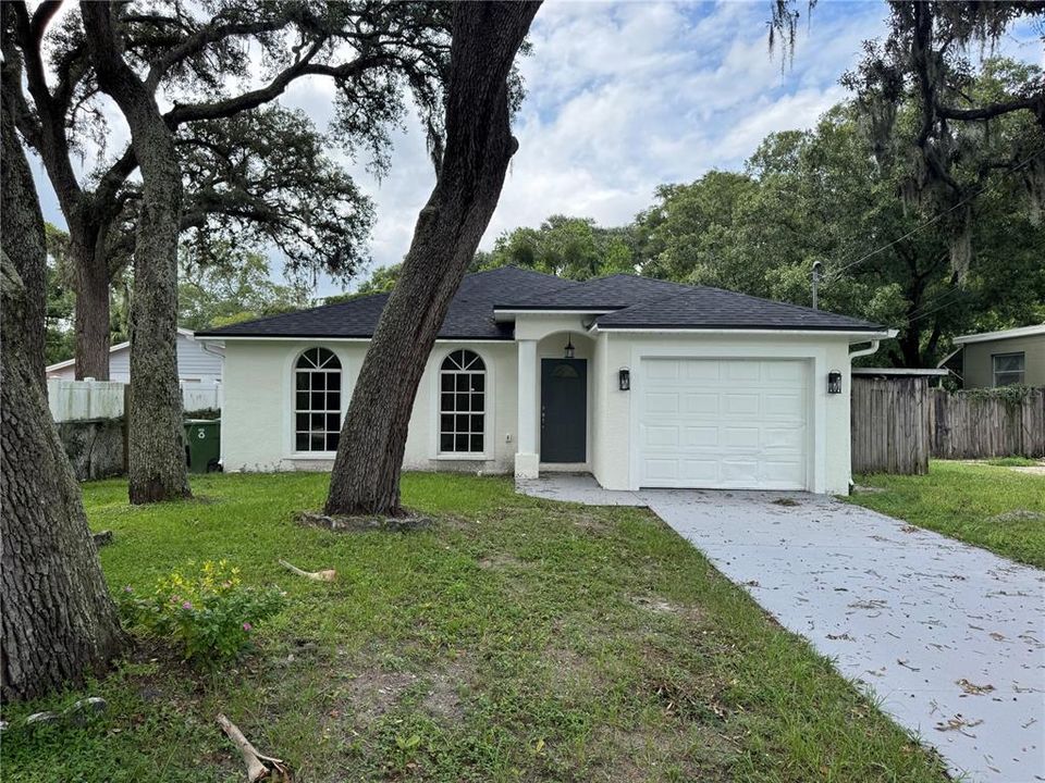 For Sale: $425,000 (3 beds, 2 baths, 1186 Square Feet)