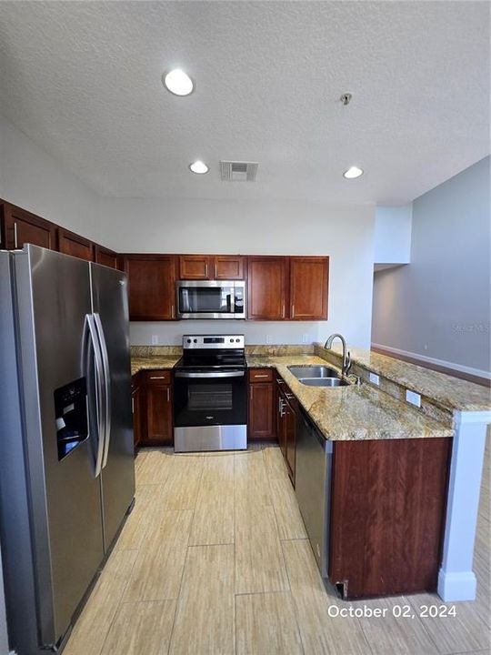 For Rent: $2,320 (3 beds, 2 baths, 1570 Square Feet)