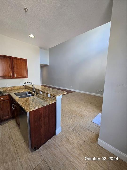 For Rent: $2,320 (3 beds, 2 baths, 1570 Square Feet)