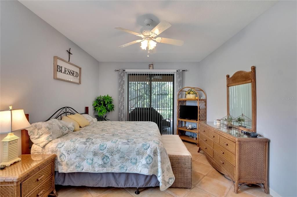 For Sale: $429,990 (2 beds, 2 baths, 1933 Square Feet)