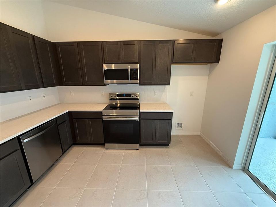 For Rent: $1,700 (3 beds, 2 baths, 1198 Square Feet)