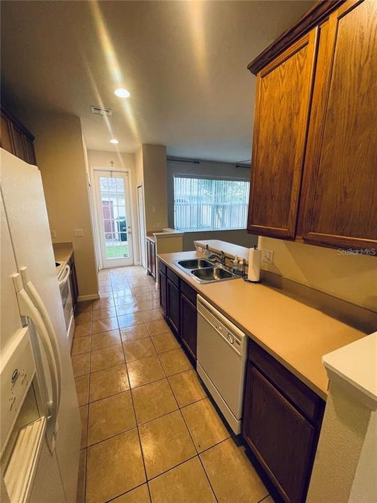 For Rent: $2,200 (2 beds, 2 baths, 1119 Square Feet)