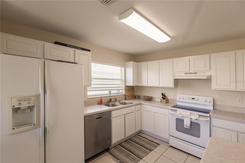 For Sale: $329,900 (2 beds, 2 baths, 1382 Square Feet)