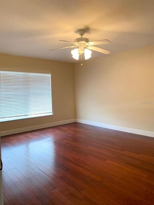 For Rent: $2,500 (5 beds, 2 baths, 2774 Square Feet)