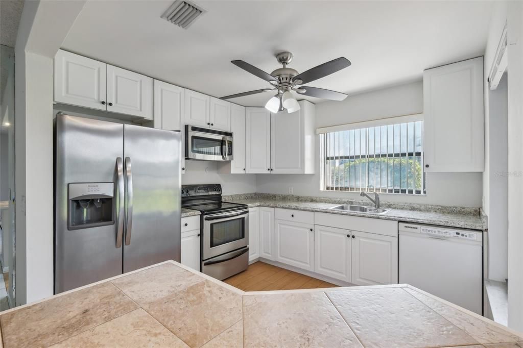 For Sale: $365,000 (3 beds, 2 baths, 1413 Square Feet)