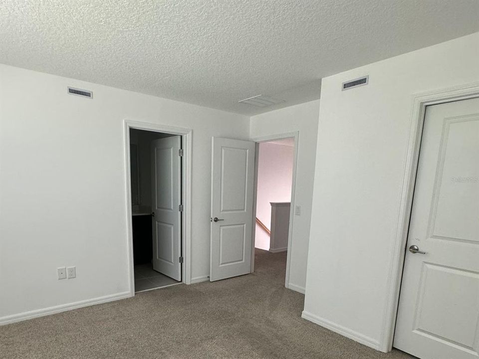 For Rent: $2,300 (3 beds, 2 baths, 1.4 Square Feet)