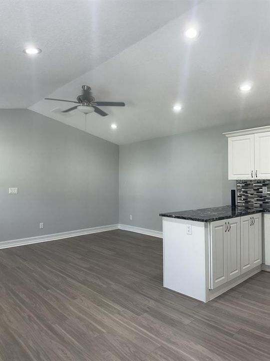 For Rent: $1,800 (1 beds, 1 baths, 600 Square Feet)