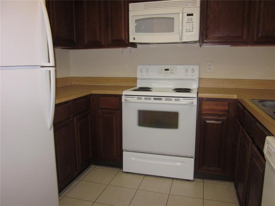 For Rent: $1,450 (1 beds, 1 baths, 975 Square Feet)