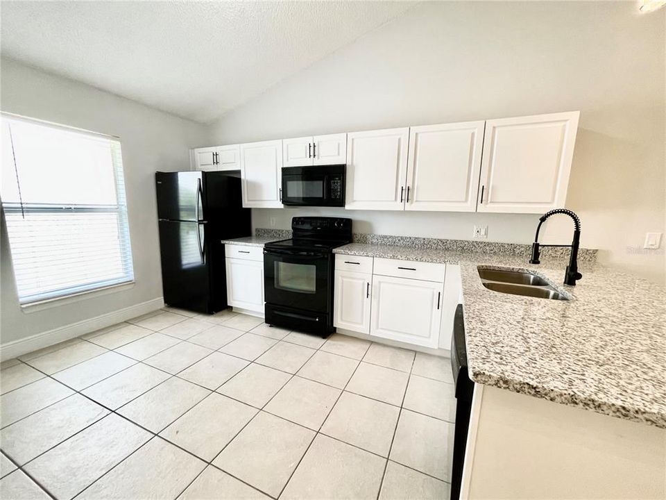 For Rent: $1,675 (2 beds, 2 baths, 840 Square Feet)