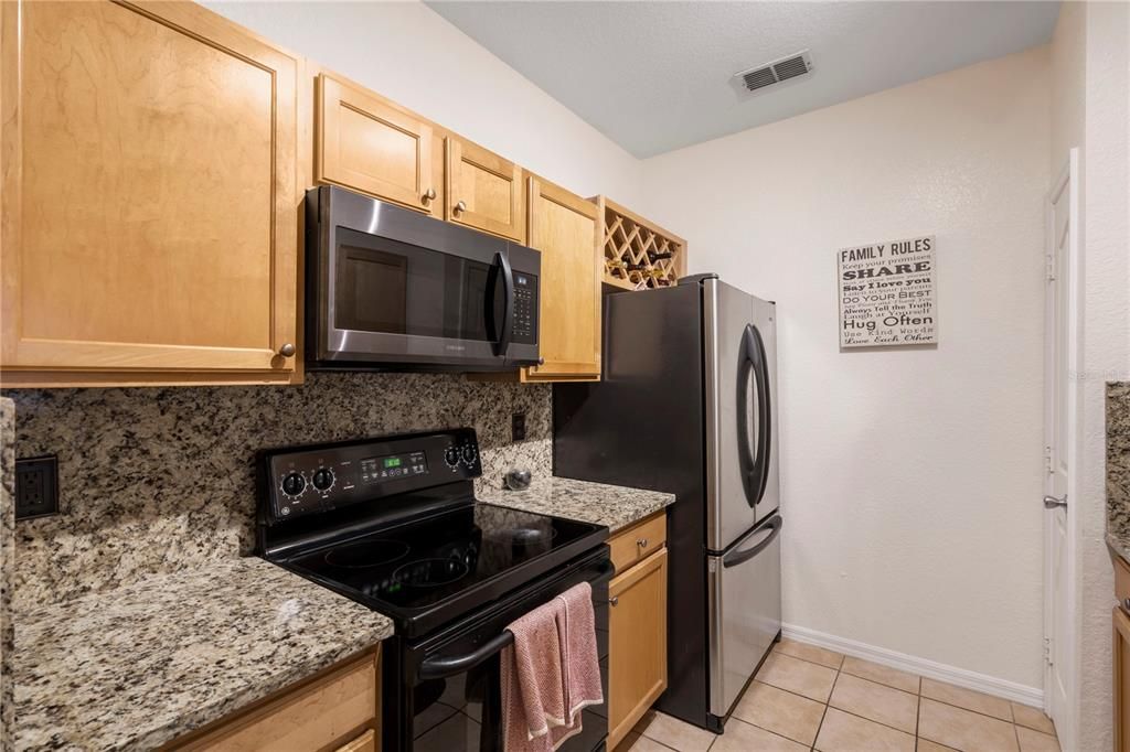 For Sale: $340,000 (2 beds, 2 baths, 1054 Square Feet)