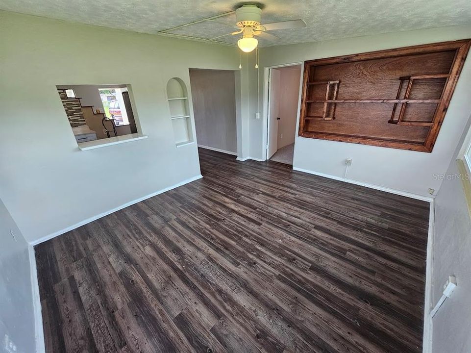 For Sale: $249,900 (4 beds, 2 baths, 1579 Square Feet)