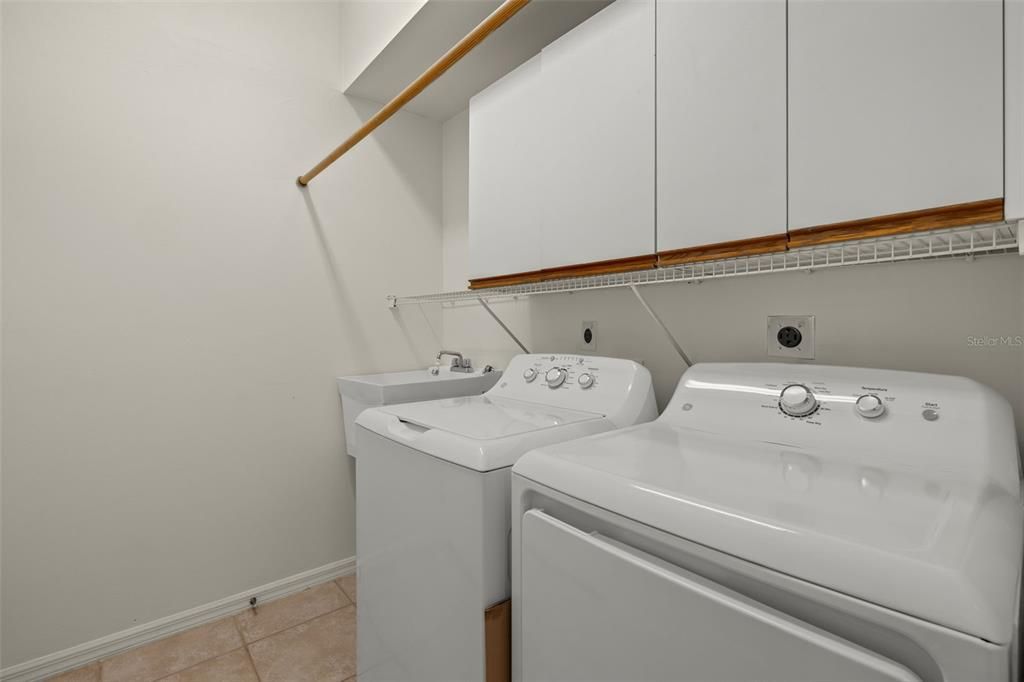 For Sale: $379,900 (2 beds, 2 baths, 1834 Square Feet)