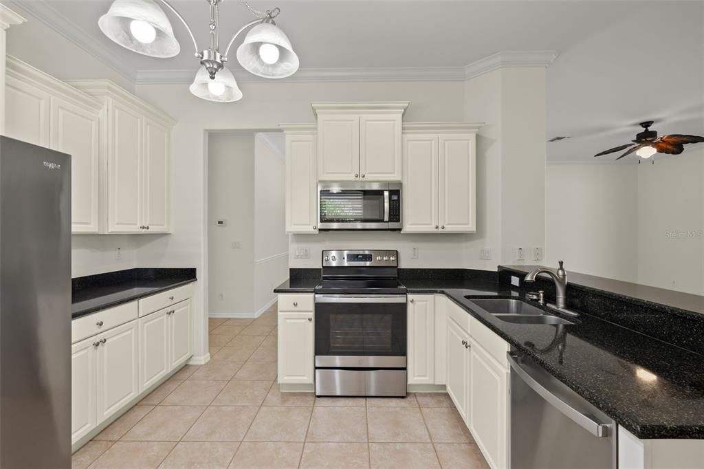 For Sale: $379,900 (2 beds, 2 baths, 1834 Square Feet)