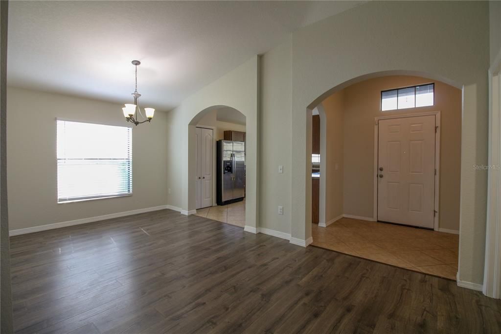 For Rent: $2,200 (4 beds, 2 baths, 1871 Square Feet)