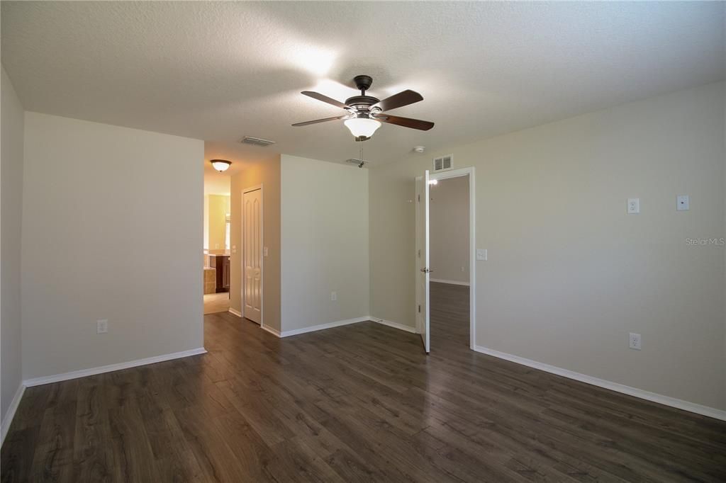 For Rent: $2,200 (4 beds, 2 baths, 1871 Square Feet)