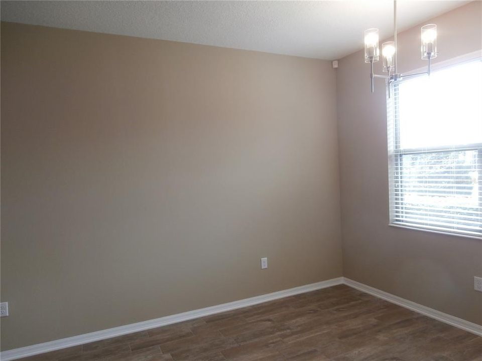 For Rent: $2,300 (3 beds, 2 baths, 1871 Square Feet)