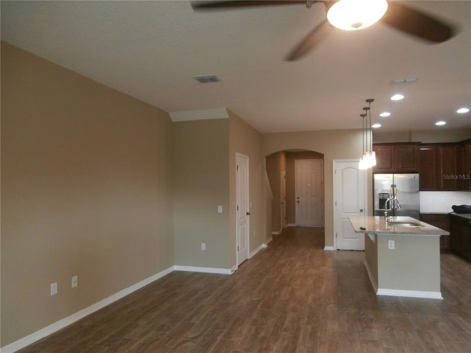 For Rent: $2,300 (3 beds, 2 baths, 1871 Square Feet)