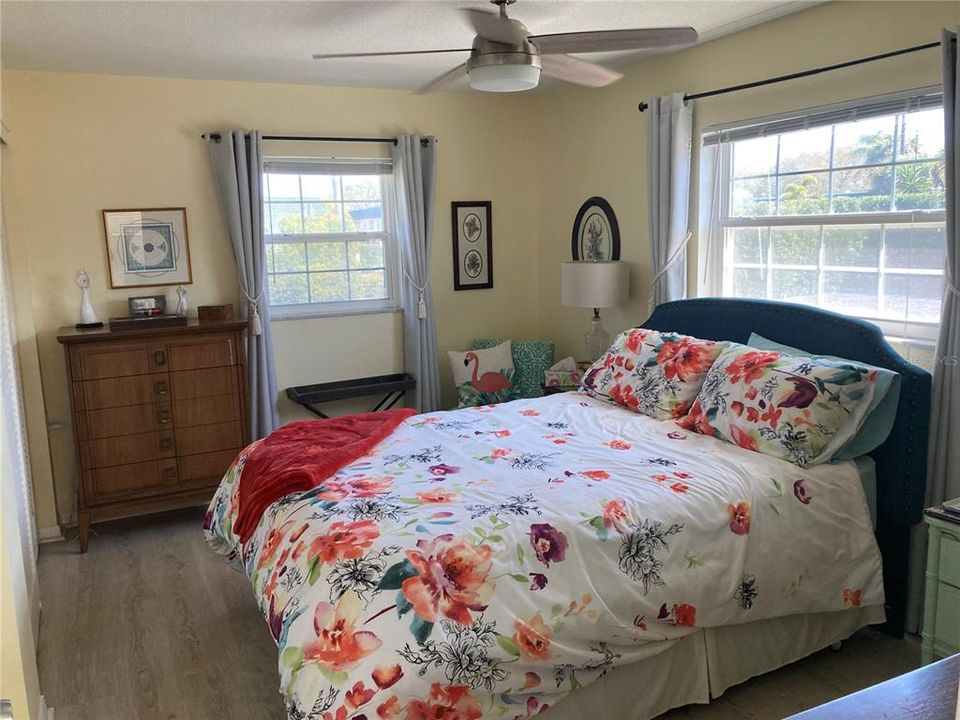 Nice and bright primary bedroom