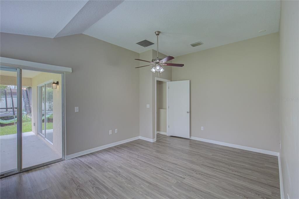 For Sale: $399,900 (3 beds, 2 baths, 1812 Square Feet)