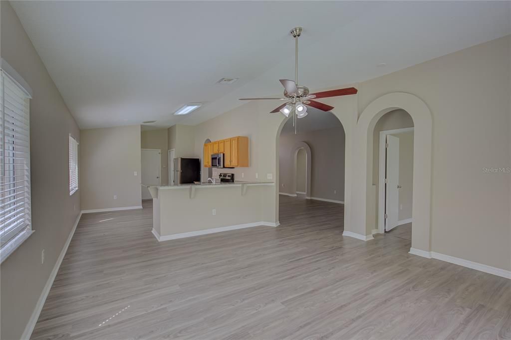 For Sale: $399,900 (3 beds, 2 baths, 1812 Square Feet)