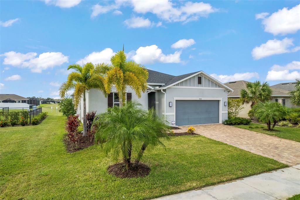 For Sale: $565,000 (3 beds, 2 baths, 1989 Square Feet)