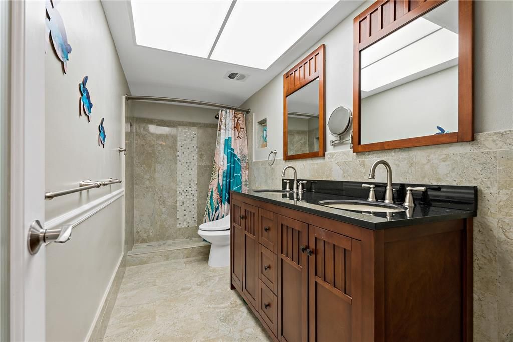 Hall Bathroom - Dual Sinks!